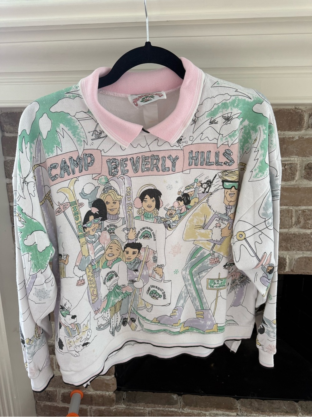 Pastel Graphic Polo Collar Sweatshirt - White & Pink